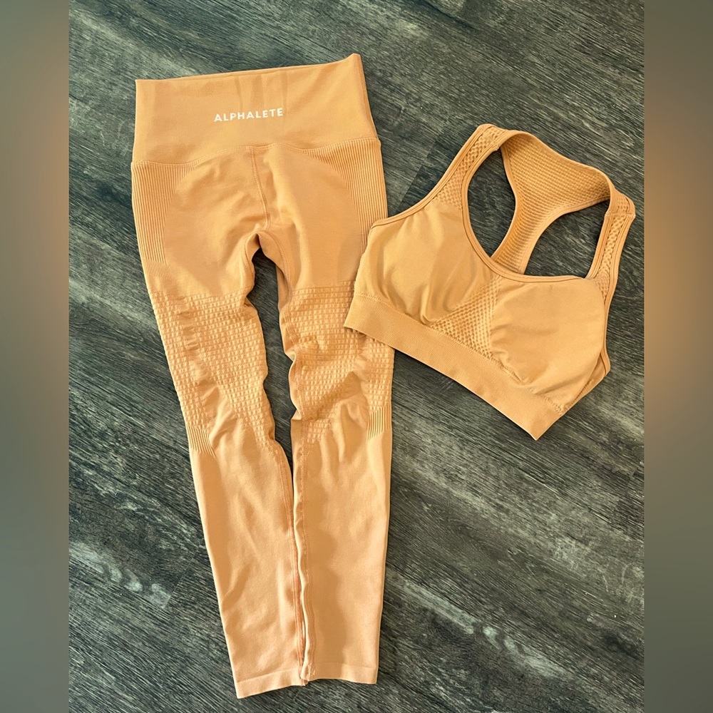 NWOT Alphalete impact bra and halo legging size medium in cheeky coral